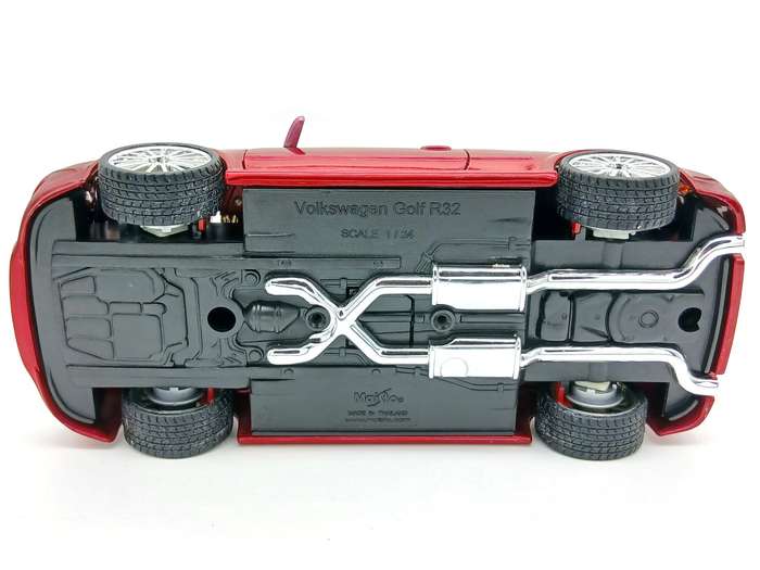 Maisto Volkswagen VW Golf Mk4 R32 1/24 Red Custom Shop Cruz Tuner - Rare