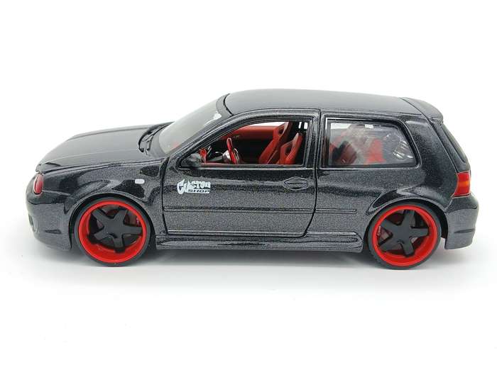 Maisto Volkswagen VW Golf Mk4 R32 1/24 Black Custom Shop - Rare
