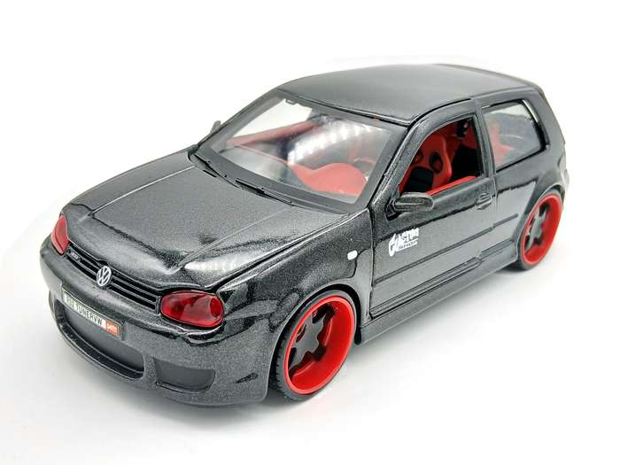 Maisto Volkswagen VW Golf Mk4 R32 1/24 Black Custom Shop - Rare