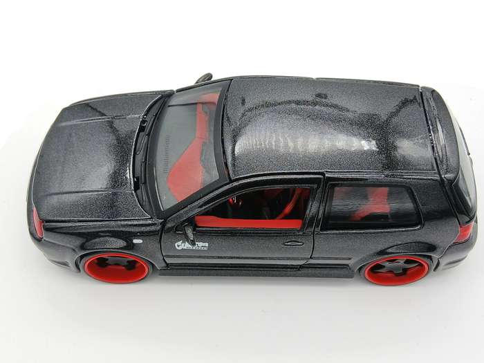 Maisto Volkswagen VW Golf Mk4 R32 1/24 Black Custom Shop - Rare