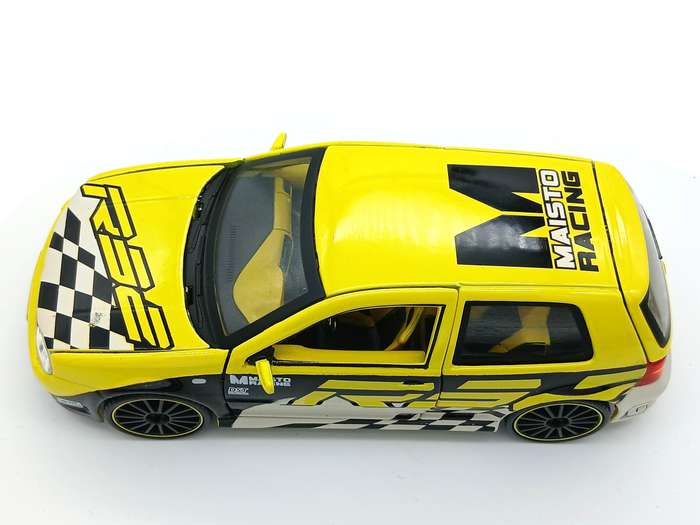 Maisto Volkswagen VW Golf Mk4 R32 1/24 Yellow Maisto Racing - Rare