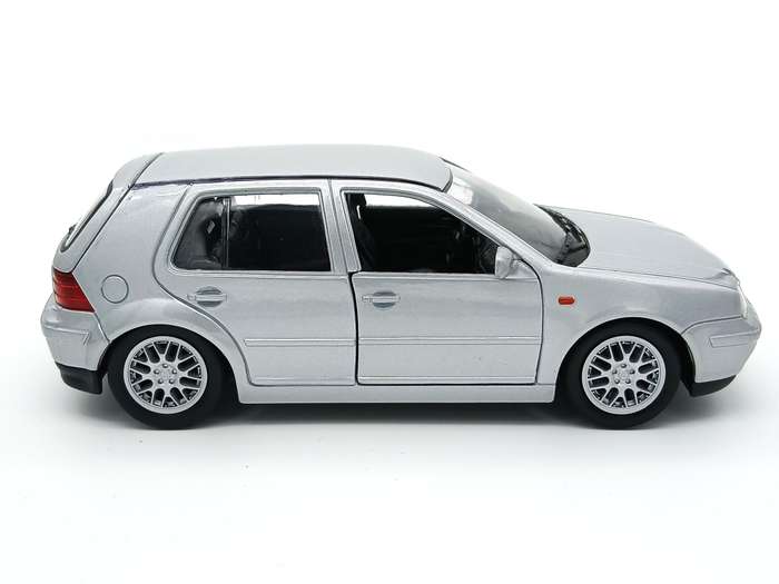 Welly Volkswagen VW Golf MK4 GTi 1/24