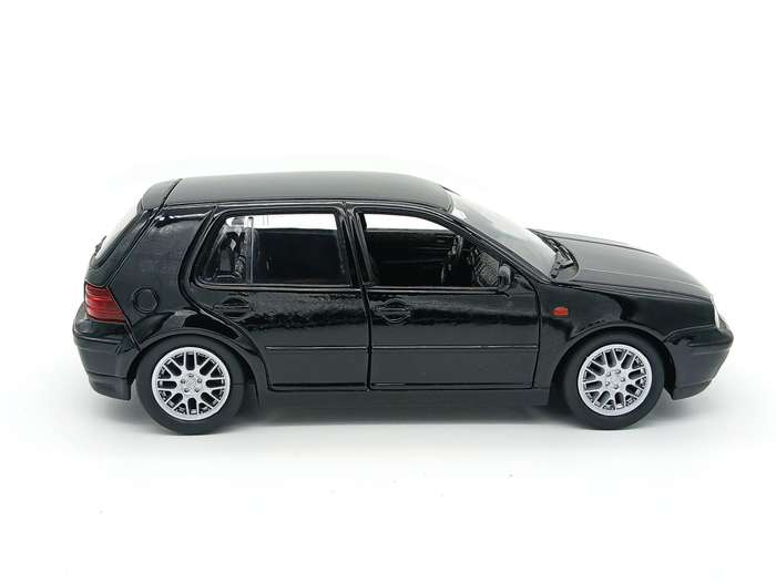 Welly Volkswagen VW Golf MK4 GTi 1/24 Black