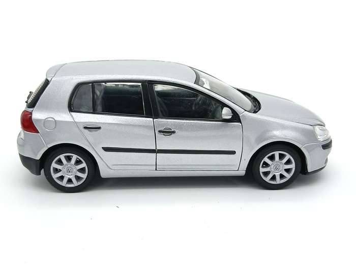 Welly Volkswagen VW Golf MK 1.6FSi 1/24