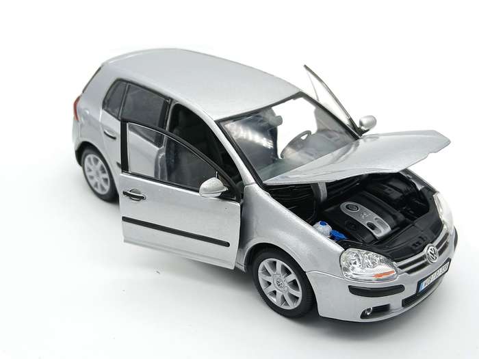 Welly Volkswagen VW Golf MK 1.6FSi 1/24
