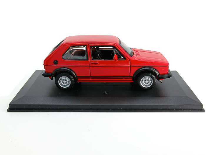 Bburago Volkswagen VW Golf GTI Mk1 1/32