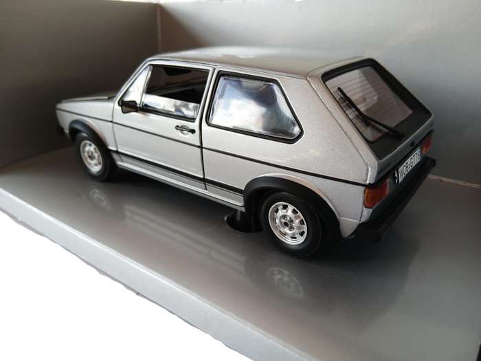 Sun Star Volkswagen VW Golf GTI Mk1 1/18