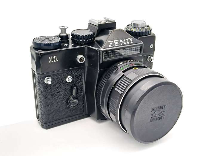 Vintage Zenit 35mm SLR Camera with Helios 44M f/2 58mm lens