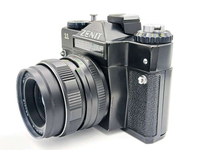 Vintage Zenit 35mm SLR Camera with Helios 44M f/2 58mm lens