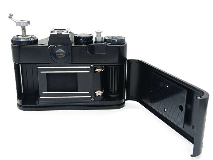Vintage Zenit 35mm SLR Camera with Helios 44M f/2 58mm lens