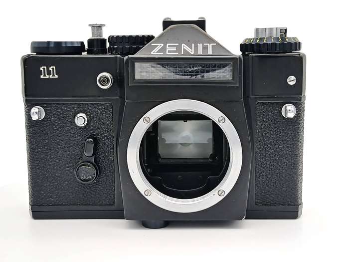 Vintage Zenit 35mm SLR Camera with Helios 44M f/2 58mm lens