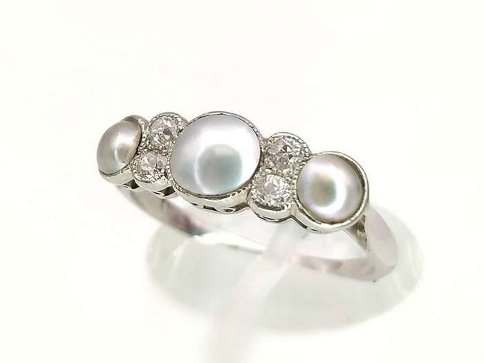 Vintage diamond & pearl platinum ring