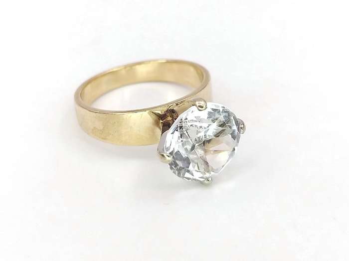 Special silver topaz dress ring set in 9ct gold