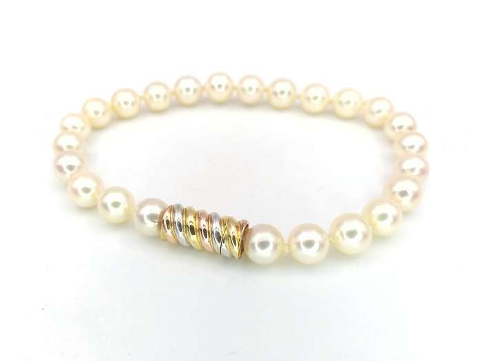 Genuine pearl bracelet with 14ct gold clasp
