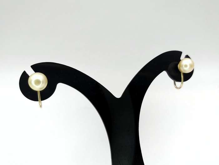Vintage pearl earrings (9ct gold)