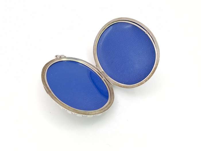 Vintage Victorian style sterling silver photo locket