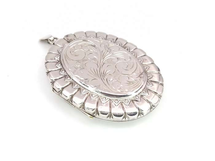 Vintage Victorian style sterling silver photo locket