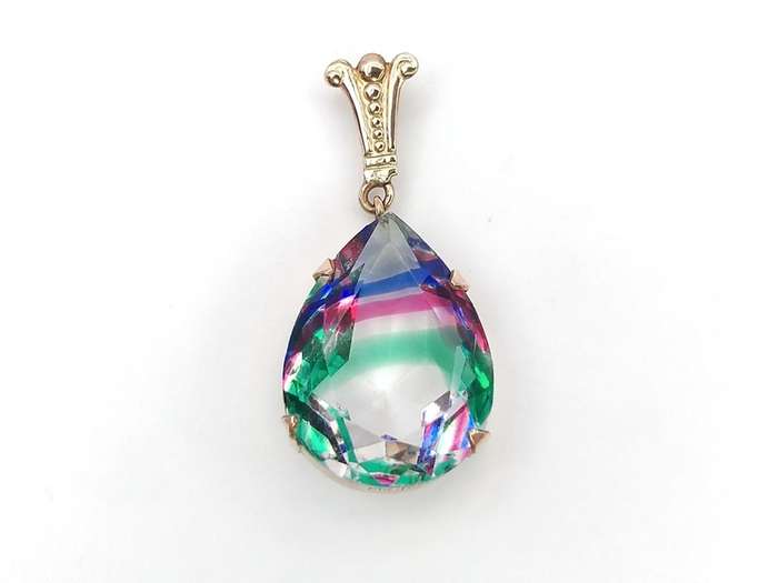 Beautiful iris glass/rainbow rhinestone pendant set in 9ct gold