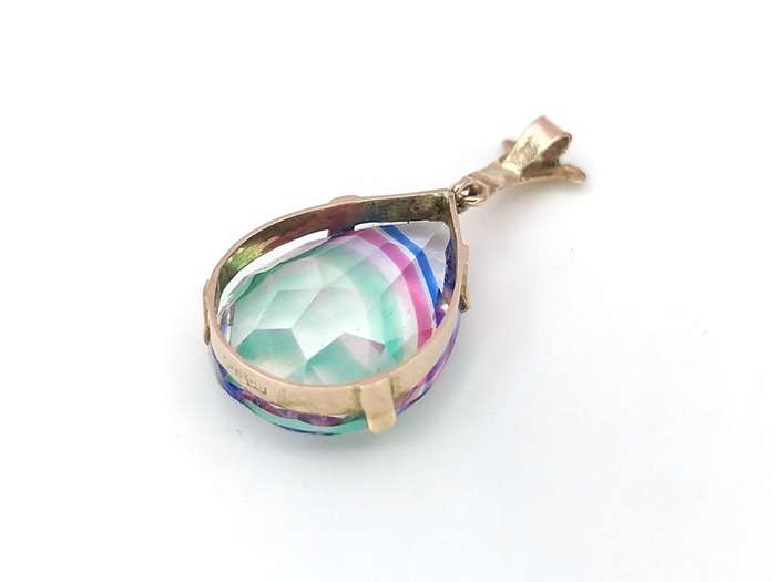 Beautiful iris glass/rainbow rhinestone pendant set in 9ct gold