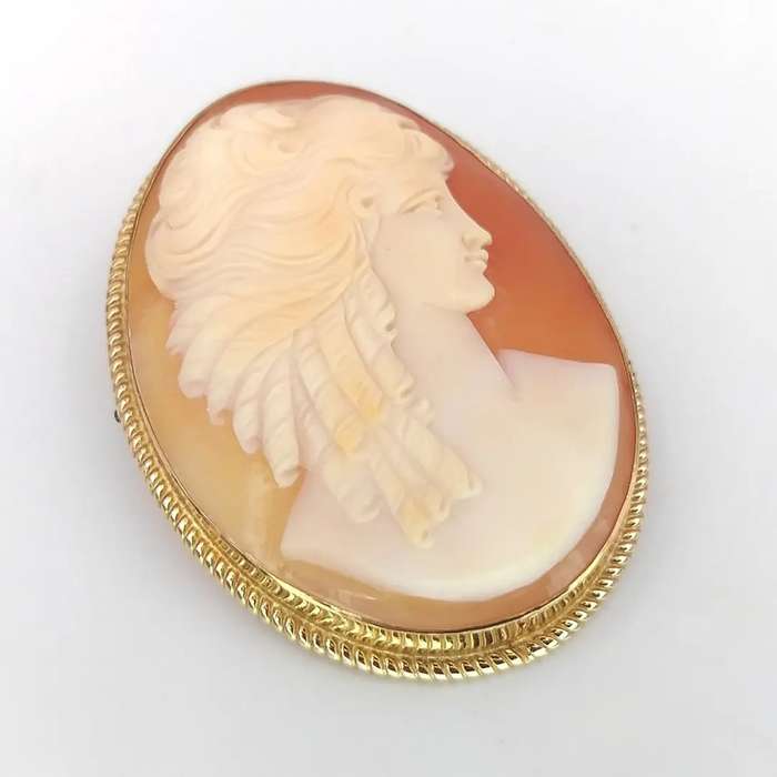 9ct gold cased Italian cameo