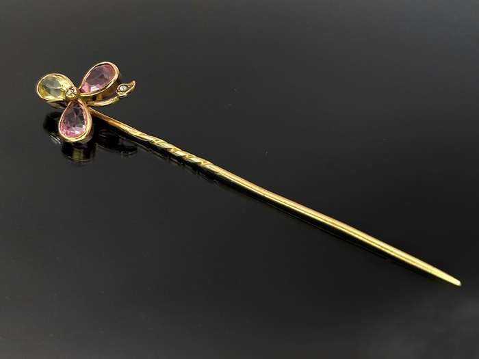 Tri-colour topaz, diamond & 14ct gold shamrock stick pin