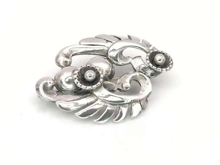 1940s style Candida sterling silver brooch