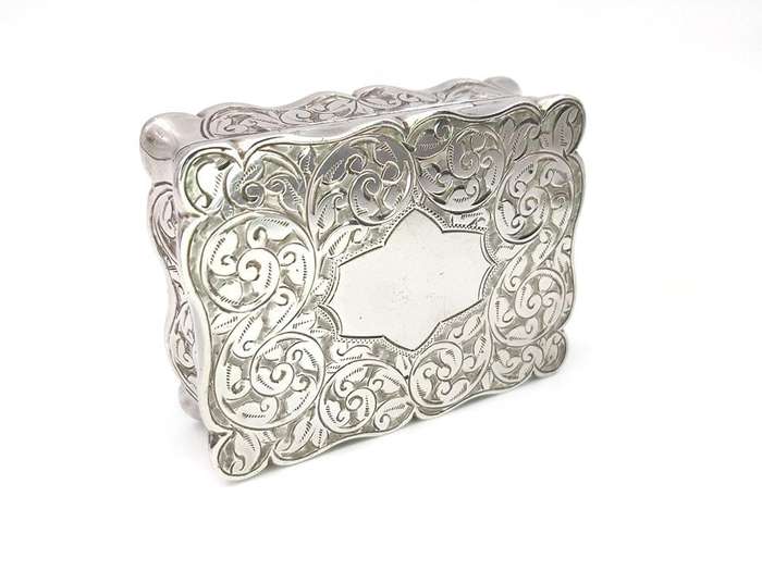 Edwardian engraved sterling silver snuff box