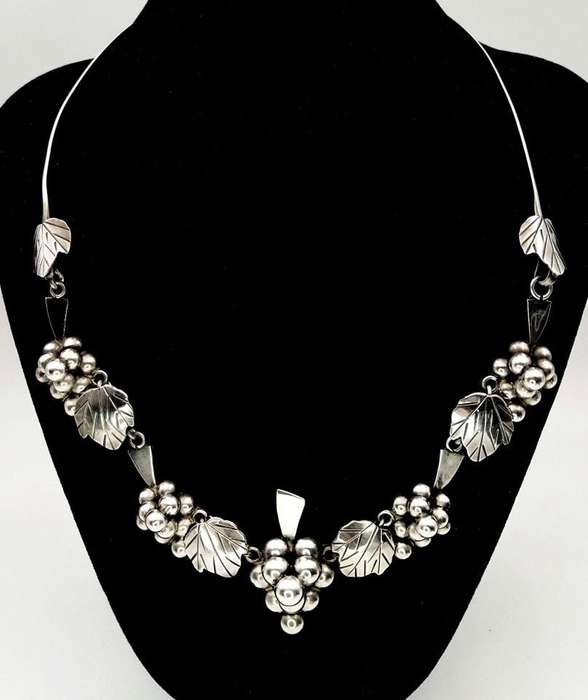 Midcentury Modern sterling silver grapes choker necklace (Taxco, Mexico)