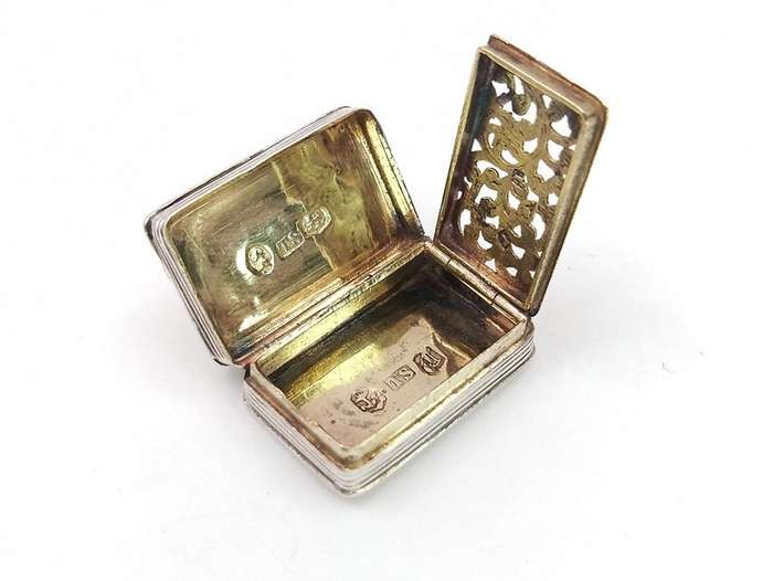 Antique sterling silver vinaigrette (miniature)