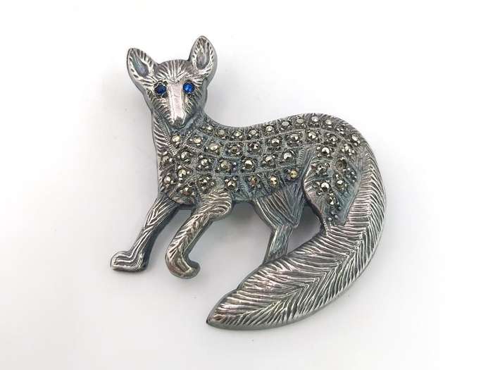 Vintage sterling silver marcasite fox brooch