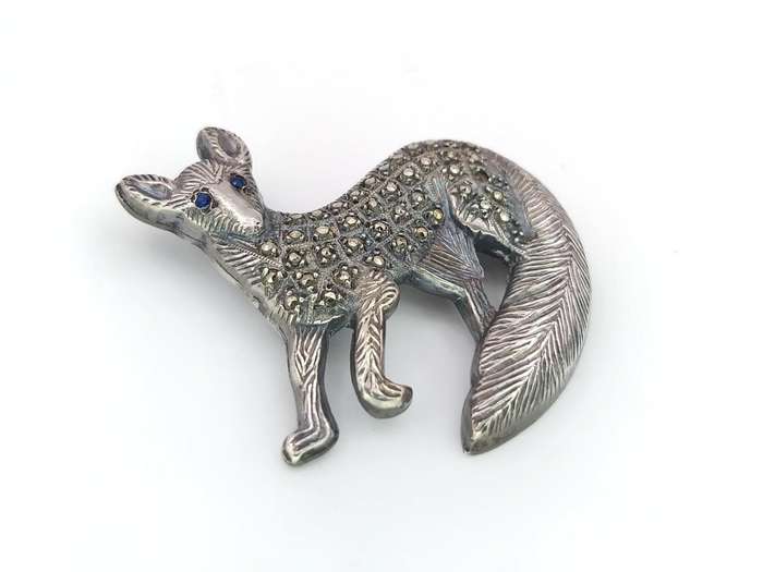 Vintage sterling silver marcasite fox brooch
