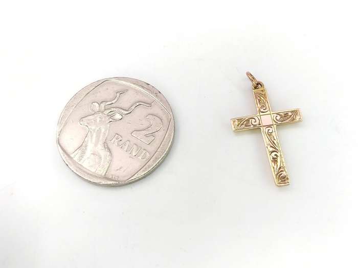 Vintage embossed 9ct gold gold cross pendant