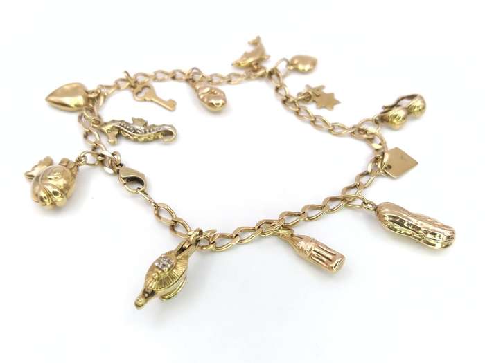 Vintage 9ct gold bracelet with LOTS of charms including a genie in a lamp!