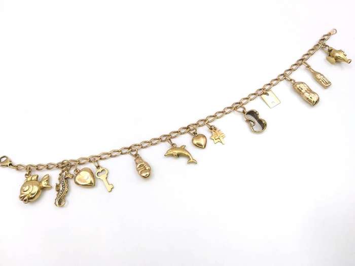 Vintage 9ct gold bracelet with LOTS of charms including a genie in a lamp!