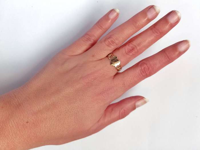 Vintage 9ct gold heart shaped ring
