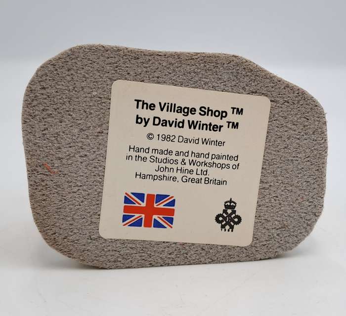 1982 David Winter Cottage Collection "The Village Shop" Hand Made in Great Britain.