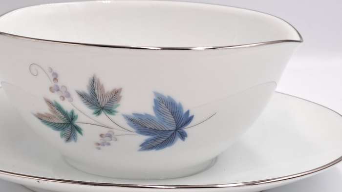 Rare!! 1950's Noritake "Vintage" 618 Royal Ceramic's -Gravy Boat with attached underplate -JAPAN