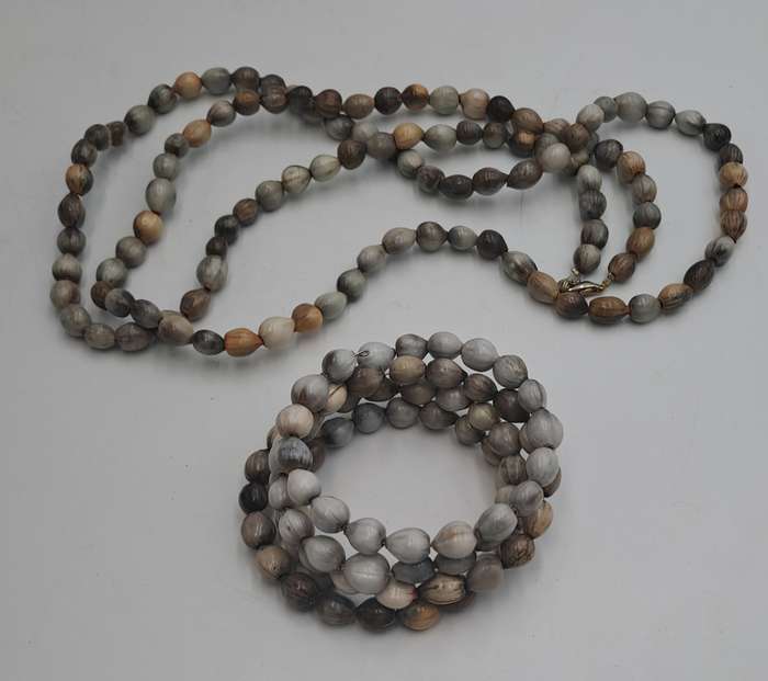 Vintage seed Bead Necklace 112cm with Matching Bracelet with Memory Wire -63cm