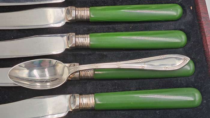 13pc Antique /Vintage EPNS Knife and spoon set with tongs-Green Bakelite Handle's -Boxed