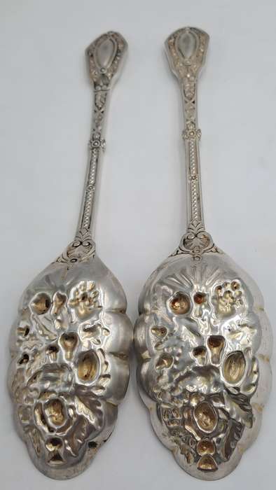 Circa 1878 Victorian Berry Silver Plate Serving Spoons 23,7cm  UK -