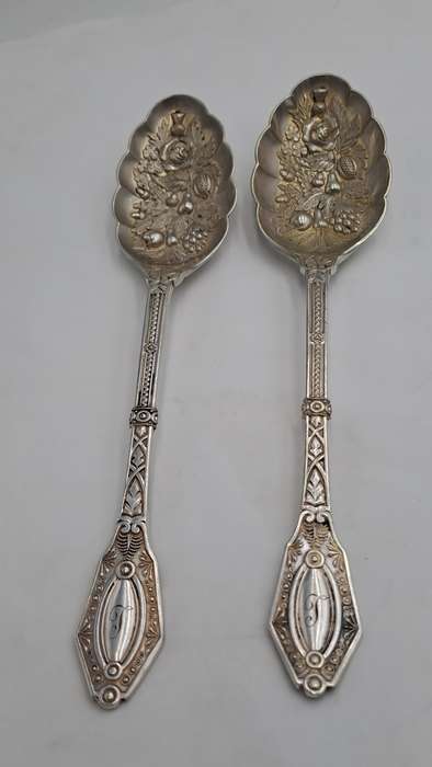 Circa 1878 Victorian Berry Silver Plate Serving Spoons 23,7cm  UK -