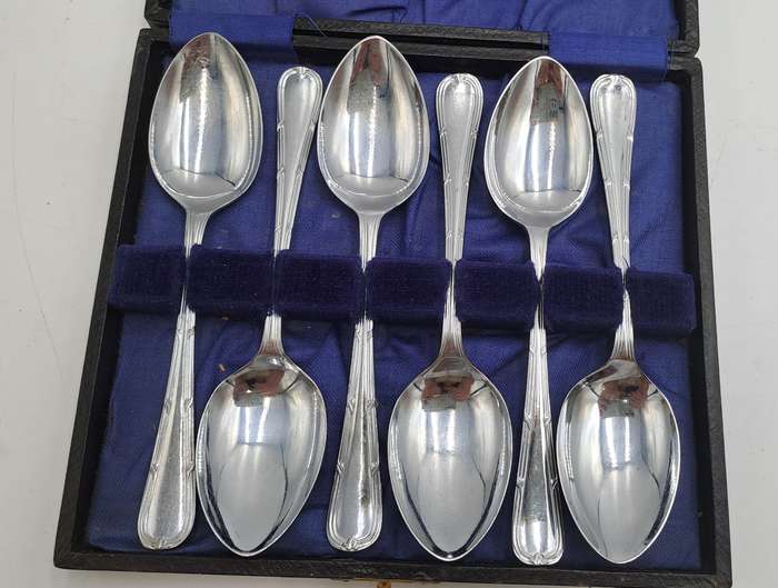 6 Vintage Chrome Plated Teaspoons -Boxed