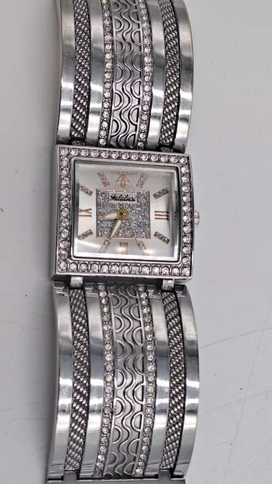 Pre-Owned -Ladies Yalalusi Quartz Fashion watch- Boxed - Working