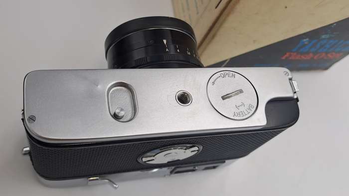 1961 Vintage Yashica Flash-O-Set 35mm Camera with Coupled View Range Finder -Leather Case and Box