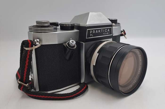 Vintage Praktica PL nova 1 35mm Camera with 1:2.8 F28mm Lens and skilight filter