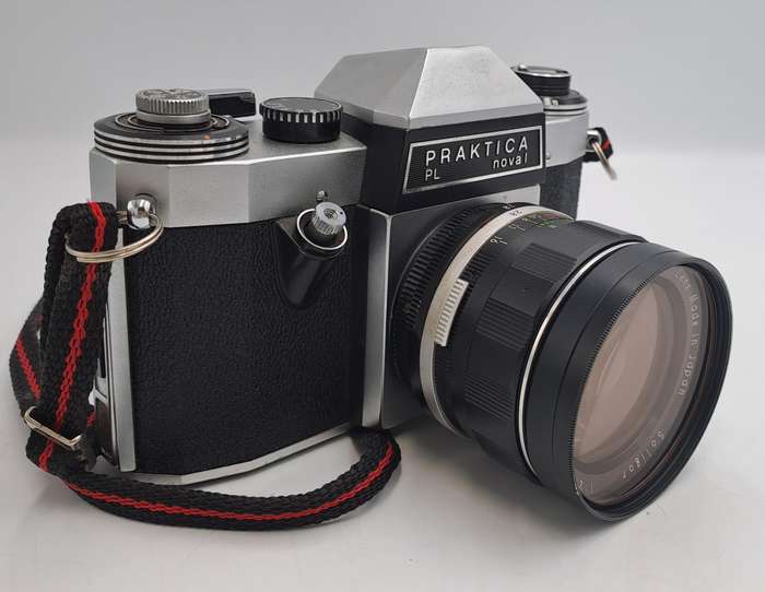 Vintage Praktica PL nova 1 35mm Camera with 1:2.8 F28mm Lens and skilight filter