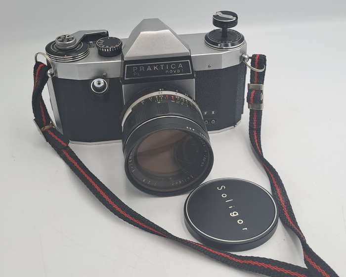 Vintage Praktica PL nova 1 35mm Camera with 1:2.8 F28mm Lens and skilight filter