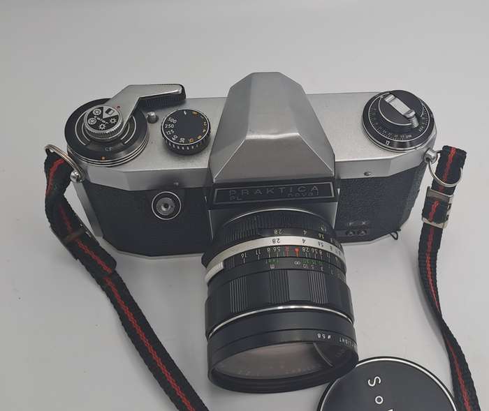 Vintage Praktica PL nova 1 35mm Camera with 1:2.8 F28mm Lens and skilight filter