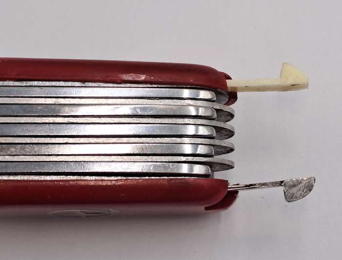 Pre-Owned Multi-Tool Pocket Knife (12 tools) with Toothpick and Tweezer Made in China