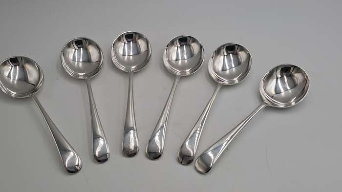 6 Vintage EPNS Super A1 90 Silverplated Soup Spoons -Boxed Sheffield England.